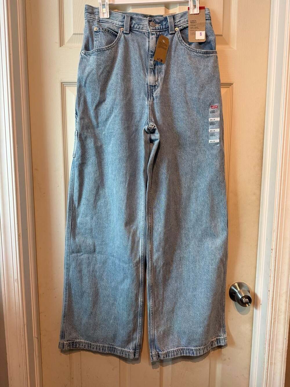 NWT Levi's Cinch Baggy Size 28x31 Light Wash Jeans
